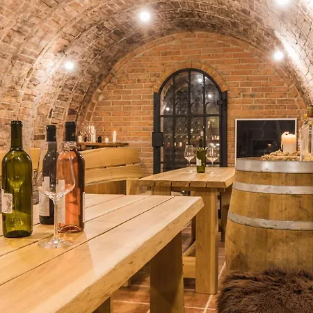 Vinný Sklep Vinoza V Moravském Toskánsku *